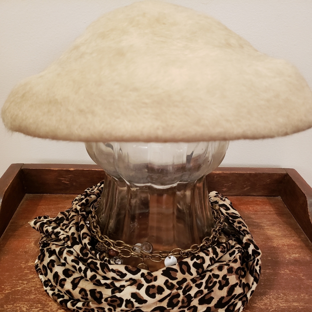 Vintage ladies tan  brushed felt hat